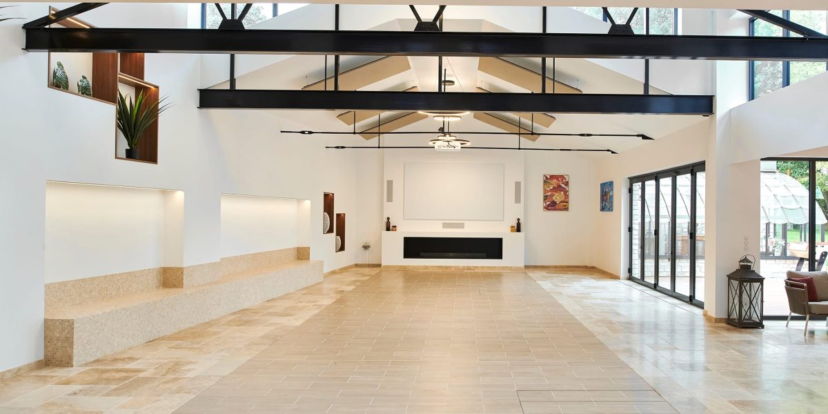 Piscine intérieure de 12m x 4m avec fond mobile - Declercq Piscine & Spas