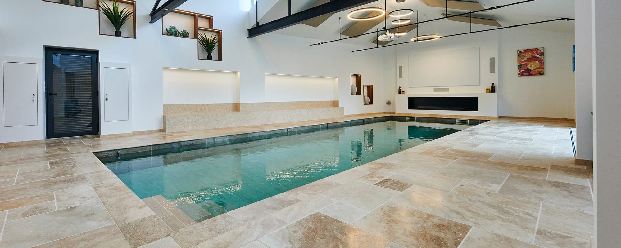 Piscine intérieure de 12m x 4m avec fond mobile - Declercq Piscine & Spas