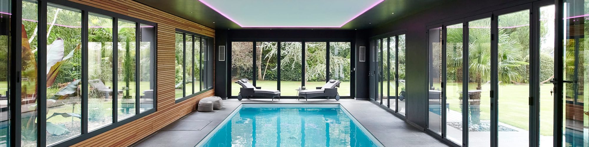 Piscine de 11m x 4m avec volet immergé - Declercq Piscine & Spas