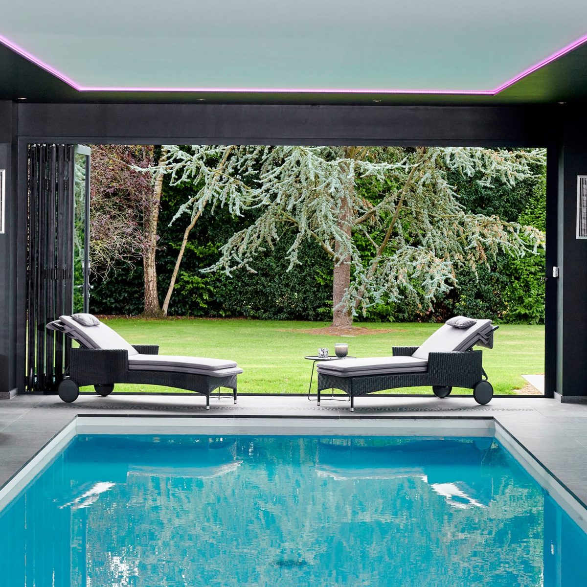 Piscine de 11m x 4m avec volet immergé - Declercq Piscine & Spas