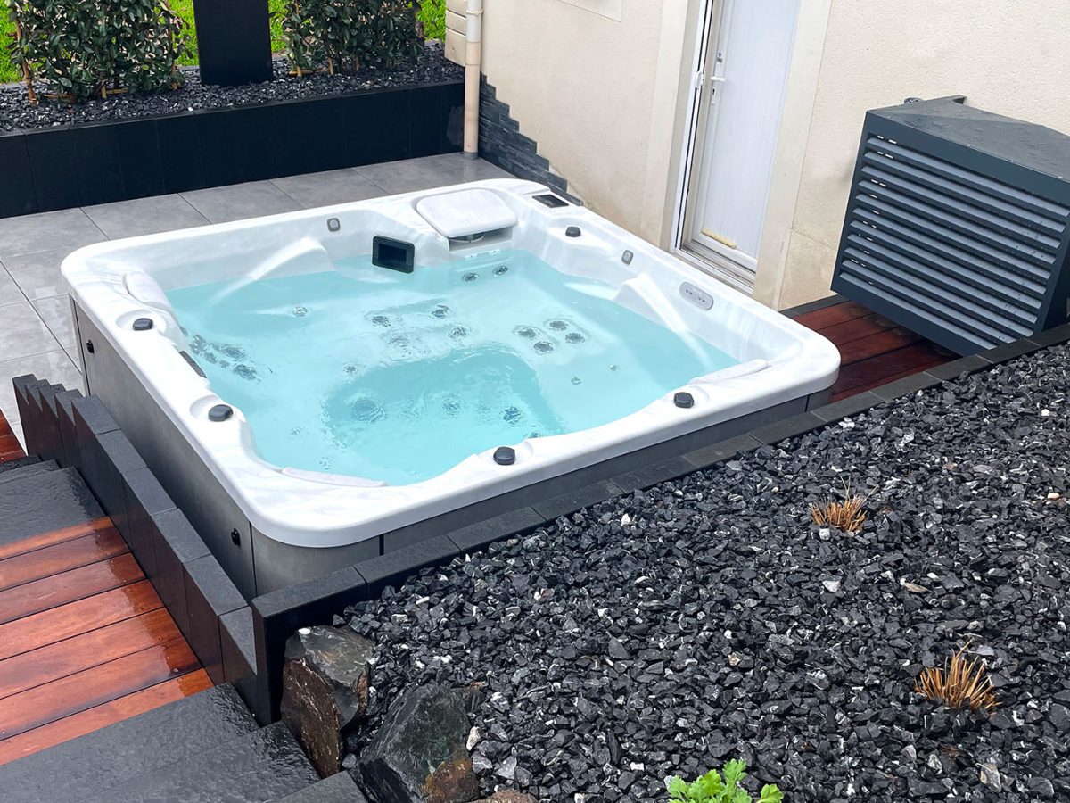 Spa OEWEO Privilège XL5 en extérieur - Qualité Piscine & Spa